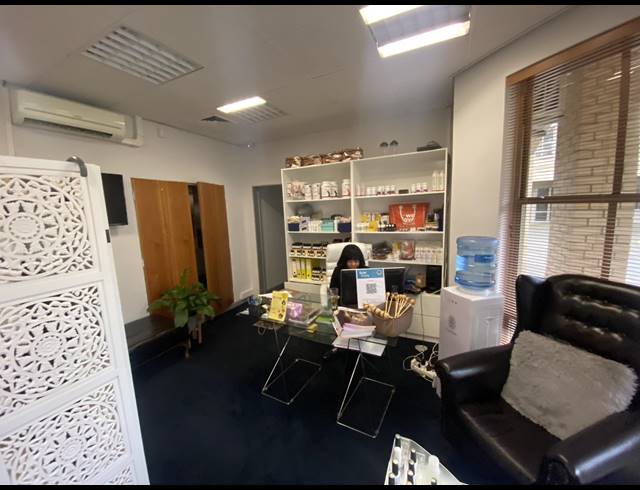 83M² RETAIL TO LET IN RONDEBOSCH